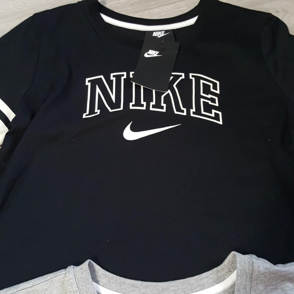Nike - Picture 2 of 3